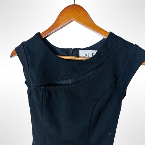 Alieva Black Sleeveless Asymmetrical Neck Bodysuit Small Office Siren - Picture 4 of 13